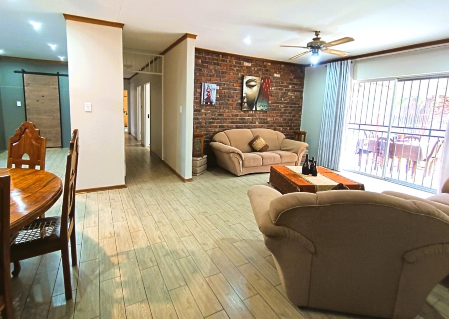 4 Bedroom Property for Sale in Langenhovenpark Free State